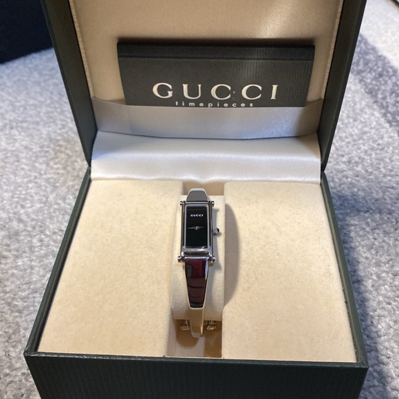 Gucci Accessories - Gucci 1500-L watch